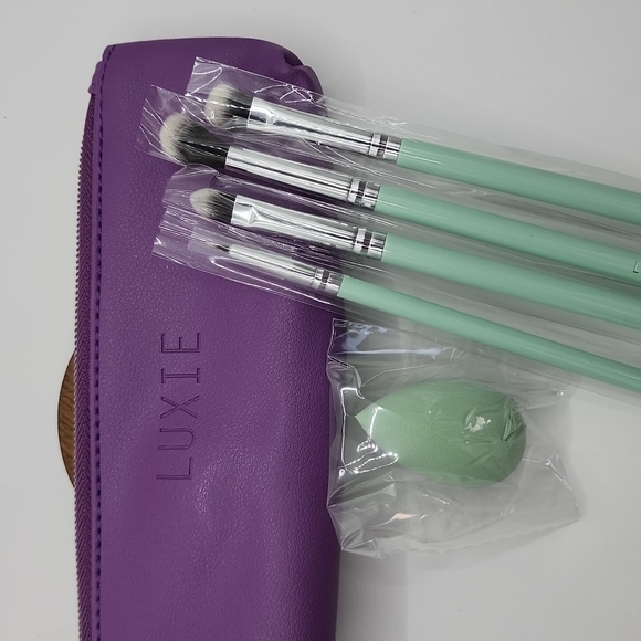 LUXIE FLORALS BRUSH SET - 5 Piece Set - Picture 2 of 12